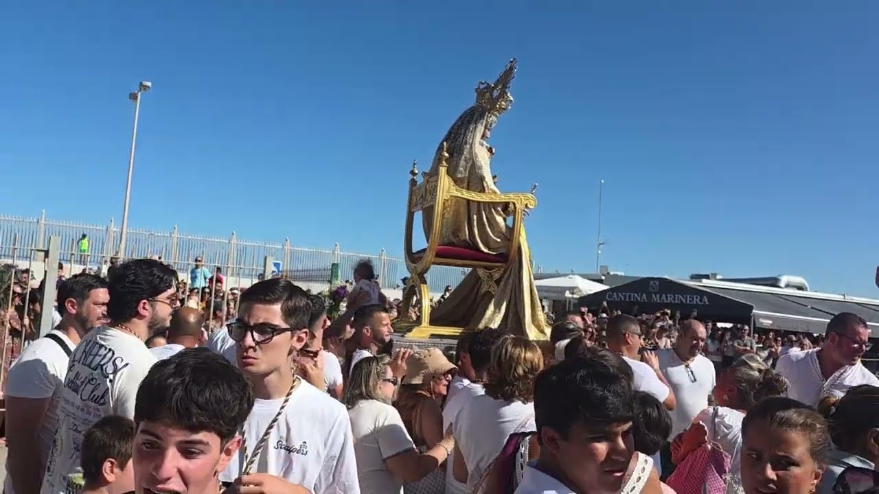 Salida procesional de Nuestra Señora del Carmen de Chipiona