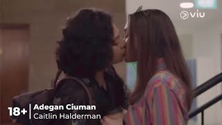 Adegan Ciuman Caitlin Halderman dan Bastian Steel