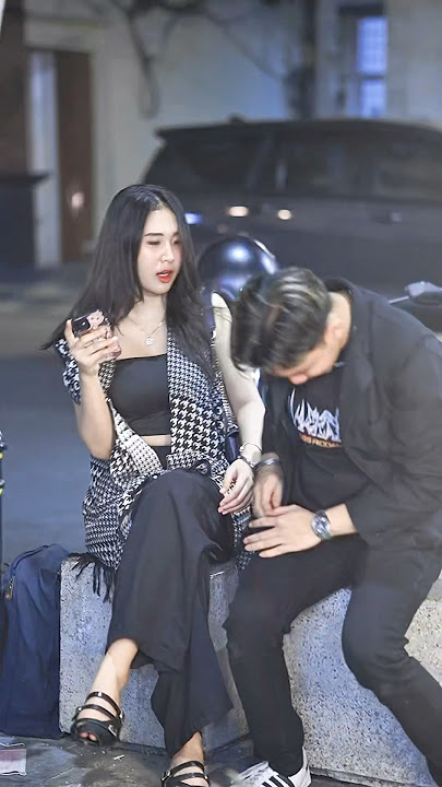 Gadis yang sangat cantik terlihat sangat panik #tertawa #lucu #celana pendek #tren