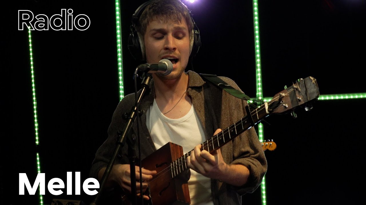 Melle - '17' & 'Old Summers' Live @ 3FM (VoorAan) - YouTube