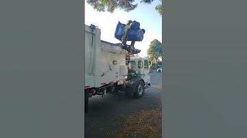 Speedy Garbage Truck! #garbagetruck #garbagecollection #shorts