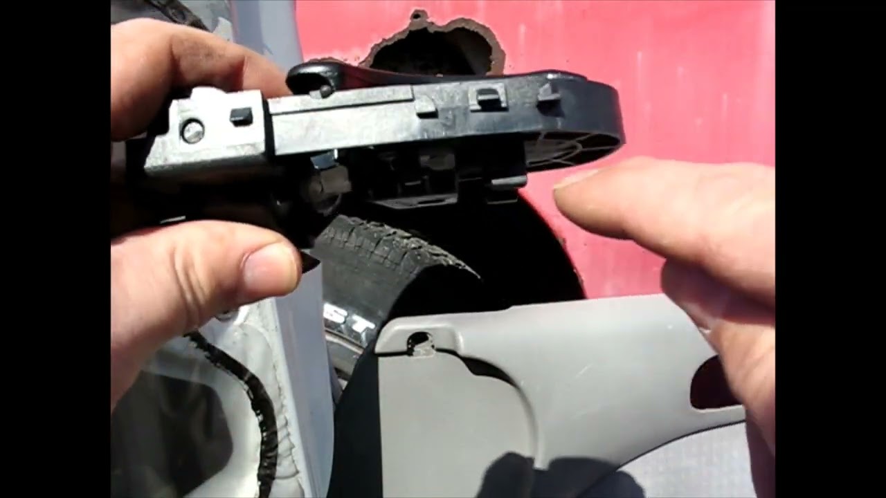 1992 Geo Metro convertible needs new inside door handle  Suzuki