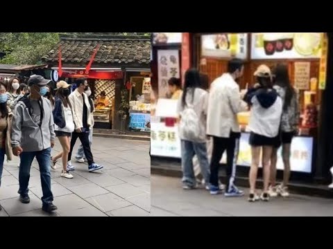 王思聪带四位美女逛街，与慎婕同框暴露身高，路边吃烤肠接地气