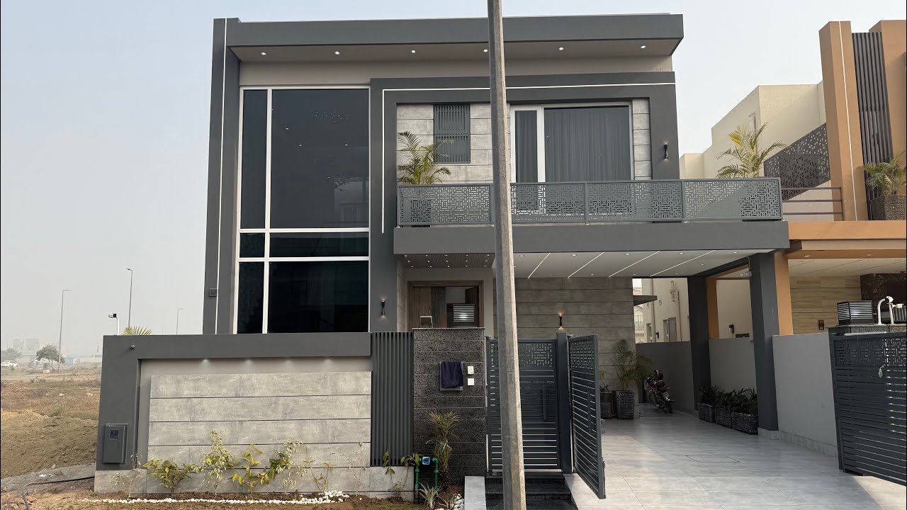 10 marla designer house for sale in DHA Lahore
