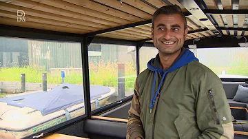 Gids Ilim hoopt op Nederlandse toeristen in Kinderdijk