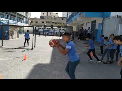 تطبيق مهارة التمريرة المرتدة في كرة السلة من قبل الطلاب