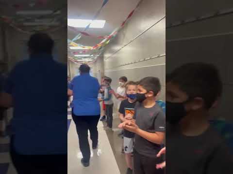 Dinner lady get 'Guard of Honour' by students after she officially became a US citizen