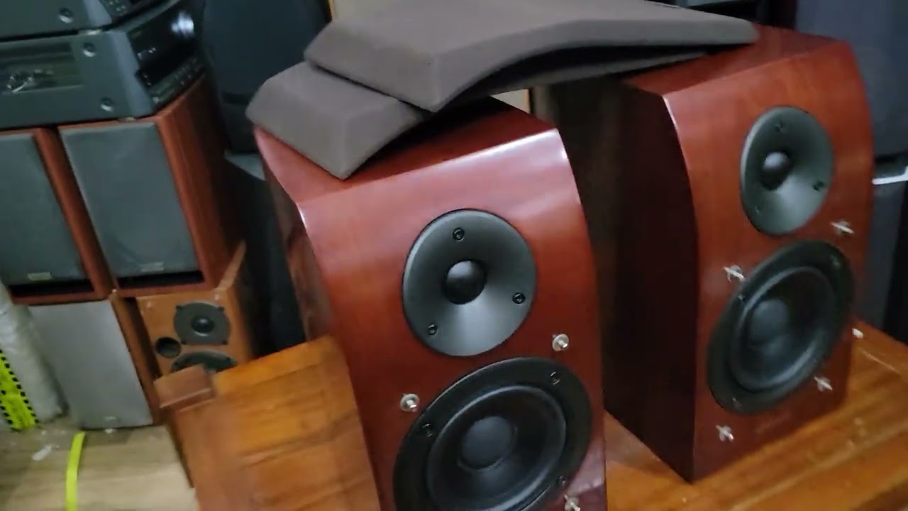 Kenwood LS K1000 hi-fi speakers, beautiful design, great sound