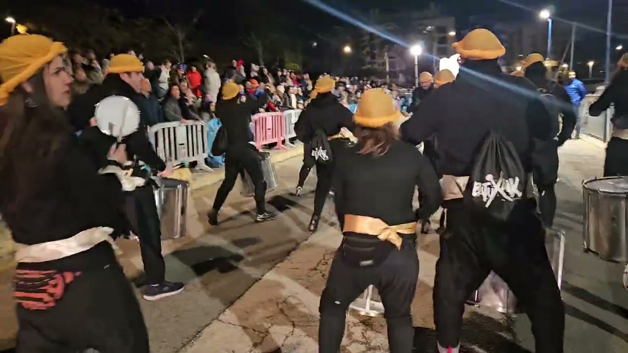 Actuació de Batuxaik a la rua dels Reis d'Orient