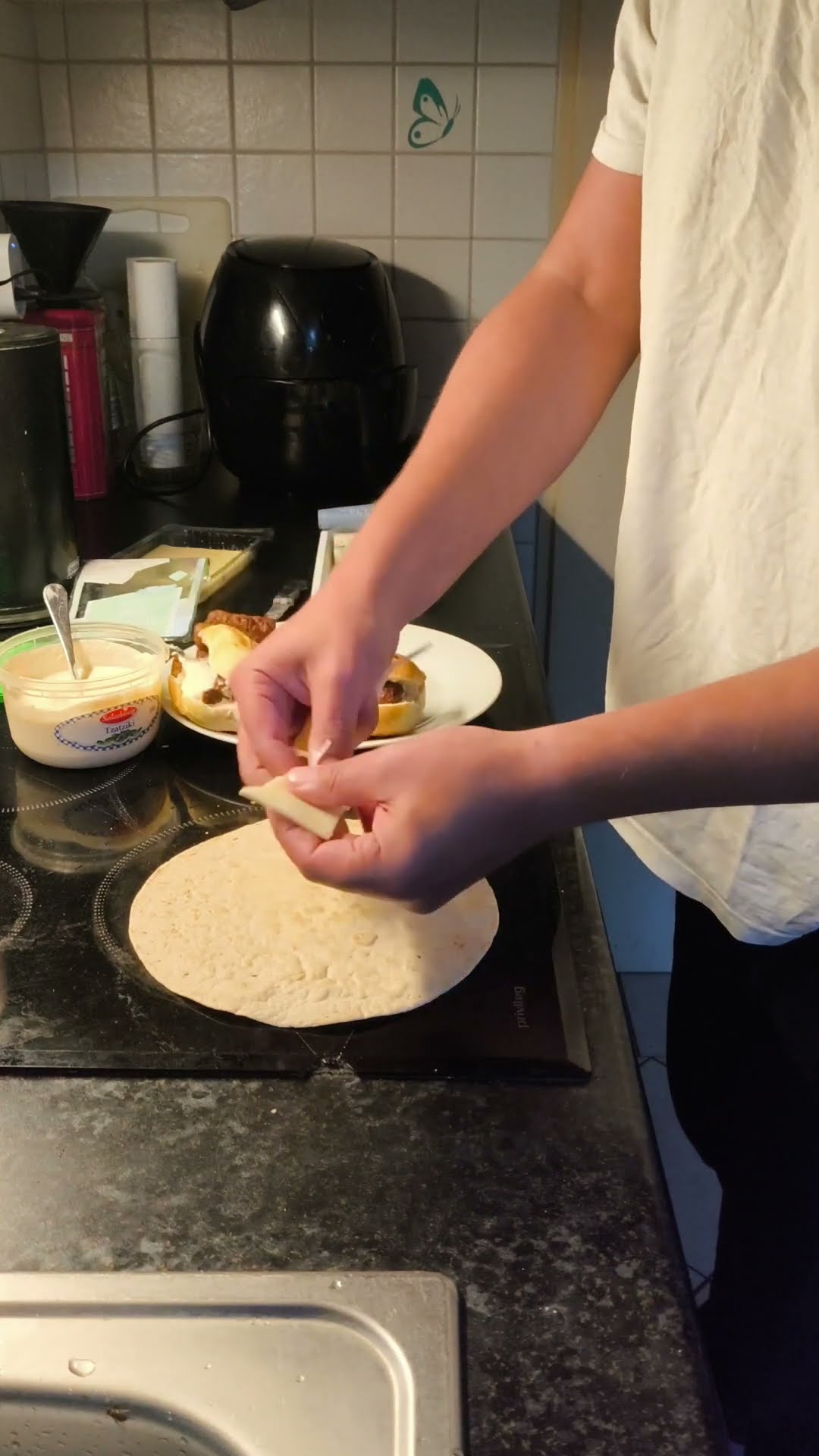Cevapcici Brötchen Wrap Abend mit selbstgemachten Zaziki Dip und ...