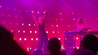 Sylvan Esso - Die Young (live)