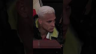 Içerdeyken Avluda Bir Çocuk Gördüm.. - Antony