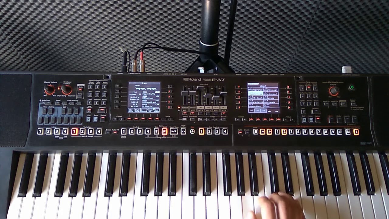 Roland EA7 | Voyage Voyage - YouTube