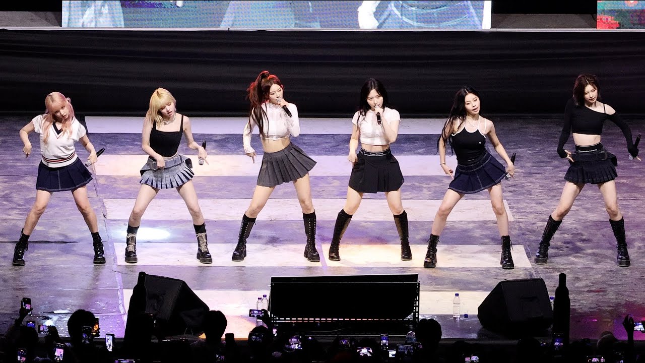 엔믹스(NMIXX) - Love Me Like This (럽미라이크디스) 직캠 | 신한대 축제 • 240527