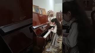 Ібрахимова Шахзода" Новогодние огоньки " муз. Лариса Іванюшина. Преп. Светлана Мамедова .