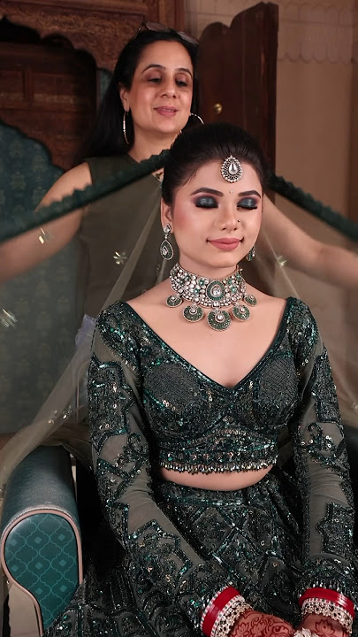 Download lagu Stunner in Green ! Makeup by Parul Garg