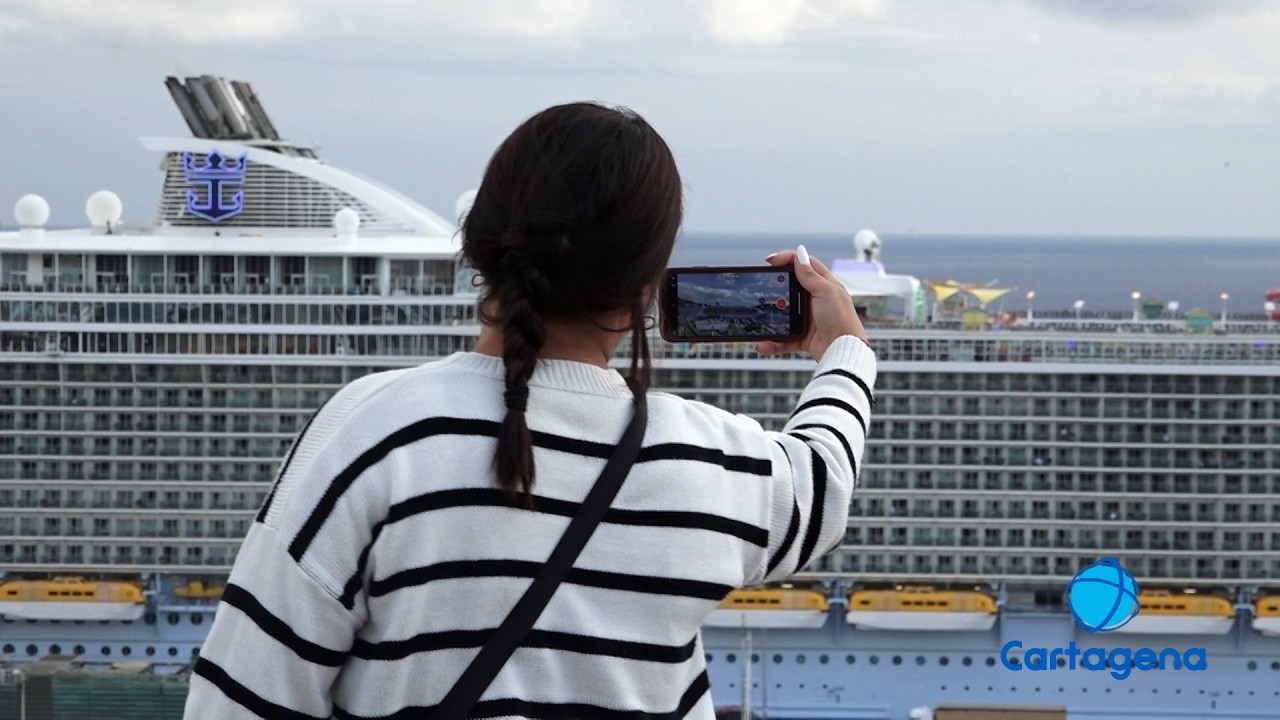 La llegada de un buque de lujo marca el inicio de la temporada alta de cruceros