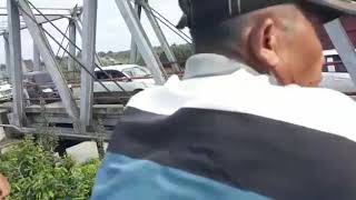 Lintas timur macet parah, MOBIl PUSO AMBLES DI ATAS JEMBATAN PEMATANG PANGGANG