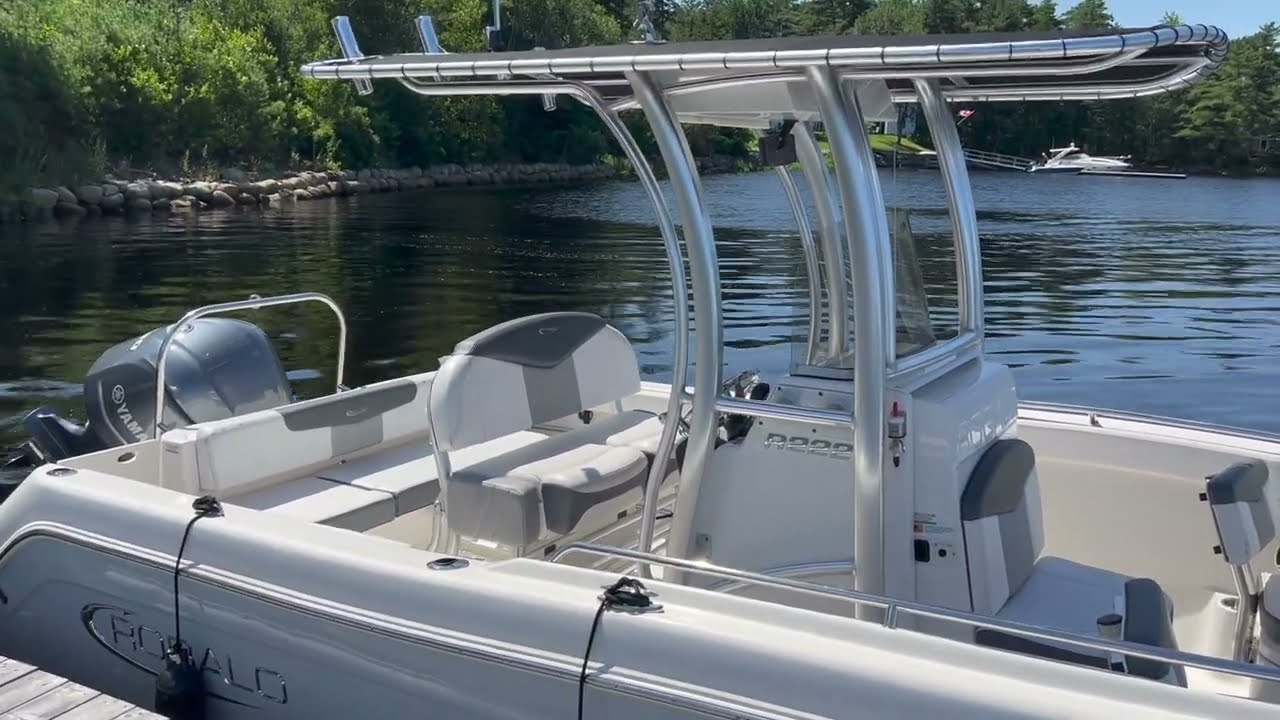 FOR SALE: 2019 Robalo 222 CC