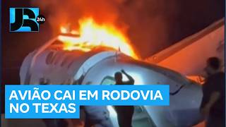 Avião cai em rodovia, pega fogo e deixa um morto e seis feridos no Texas