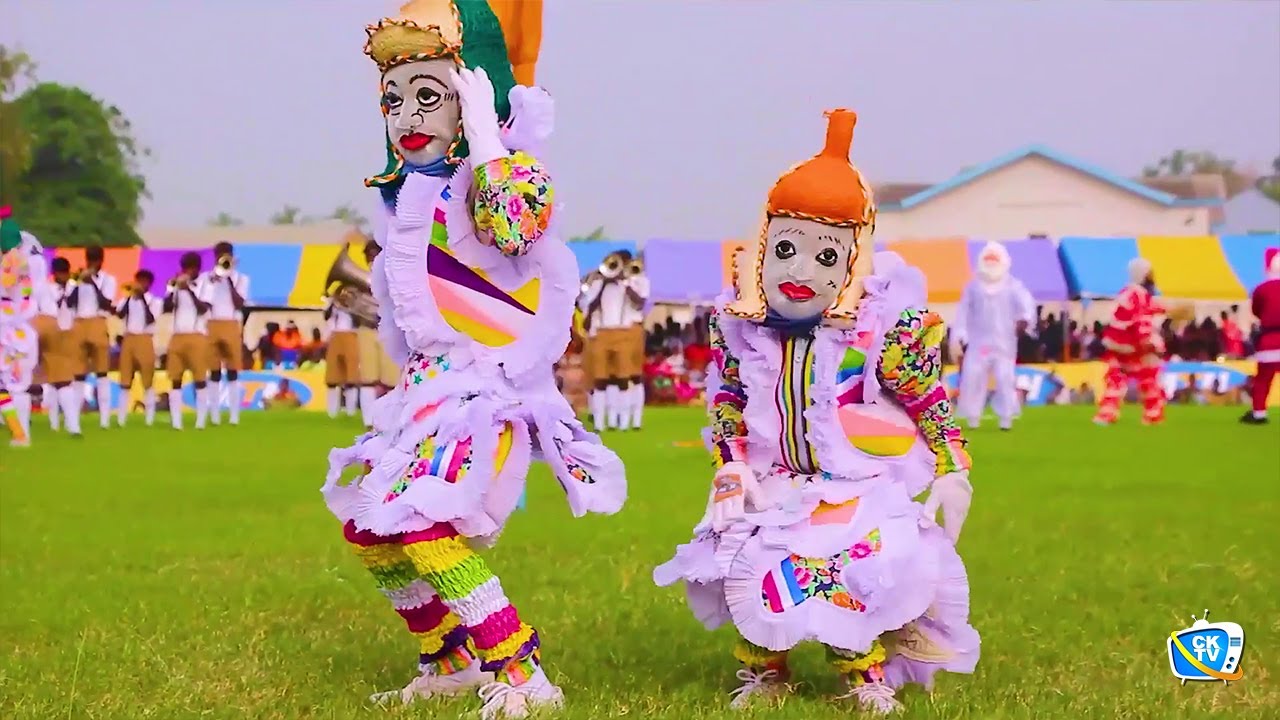 Little masqueraders from Ghana doing the Atopa Dance - YouTube