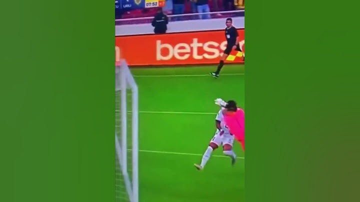 Un escándalo el penalazo que no sancionó el brasileño Wilton Sampaio, tras un clarísimo golpe.