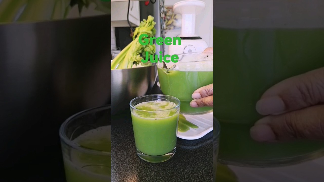 How to make Green Juice! [ Fennel Apple Celery Cucumber Ginger Lemon] Healthy & Refreshing. 