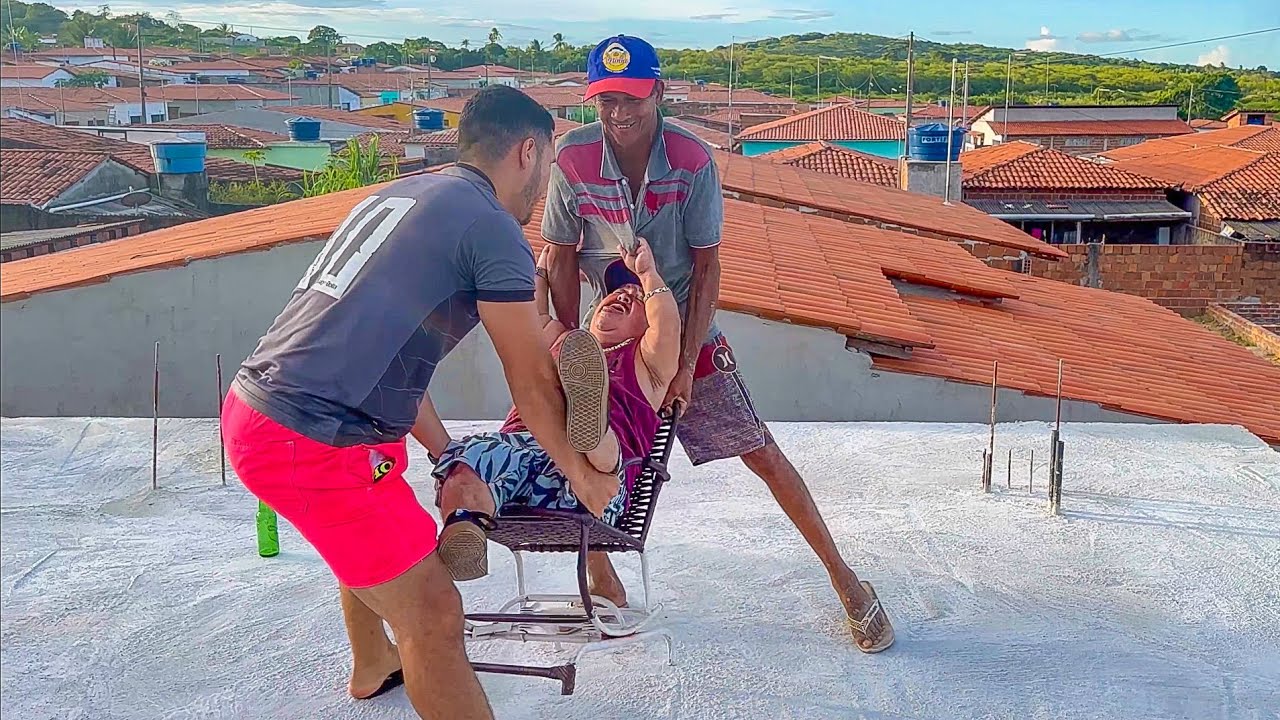 LEÔNCIO FINGE QUE VAI JOGAR PILILIU DE CIMA DA LAJE | PILILIU DA RESENHA