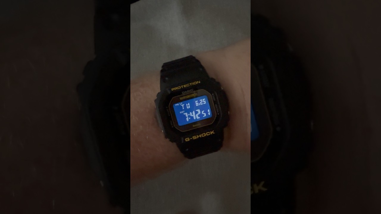 Casio G-Shock GW-B5600CY-1CR - Auto Light Wrist Roll