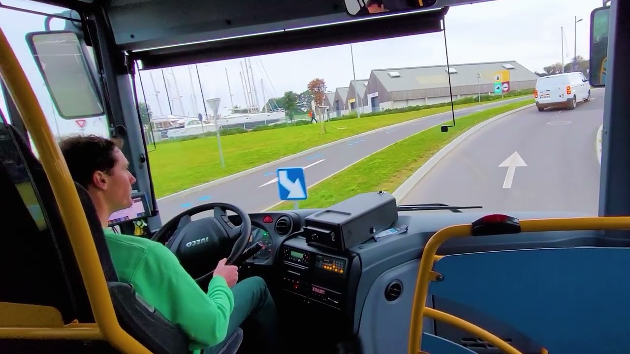 Roscoff Quai d’Auxerre vers Saint-Pol-de-Léon Office de Tourisme Vidéo Brute IVECO Crossway Pop 159