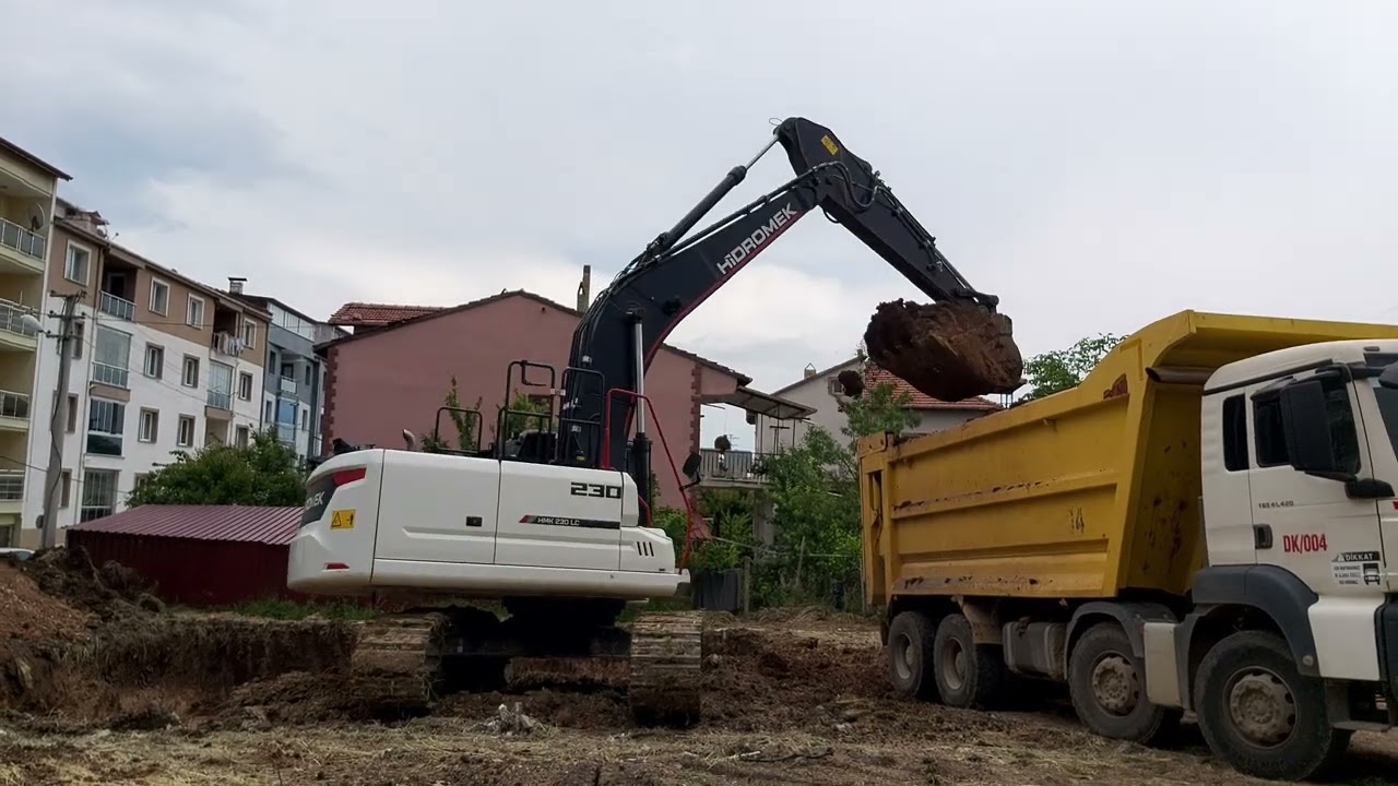 Hidromek 230LC Çift Çeker Kırkayağa Hafriyat Yüklüyor || HMK Excavator Loading Dumptrucks