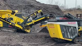 Keestrack K3 Scalper & R3 Crusher: Asphalt Screening & Crushing to 5/8” Minus!