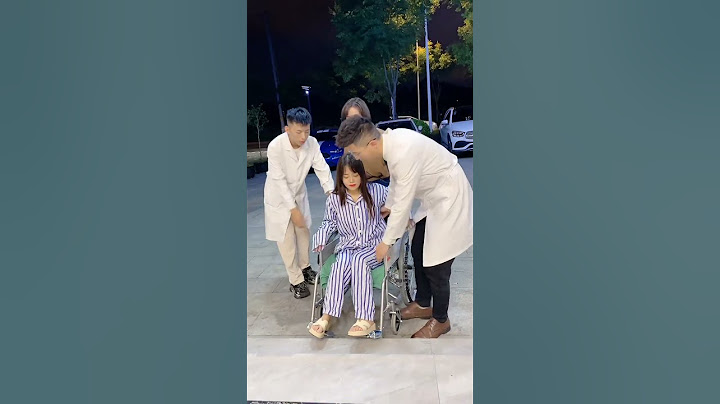 不出意外的话女孩子都喜欢两种男生，一种强势霸道，一种温柔体贴，你喜欢哪种？ #最温柔男医生