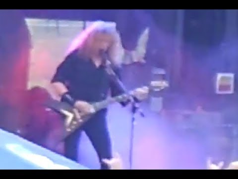 MEGADETH performed the song "The Conjuring" live for first time since 2001!