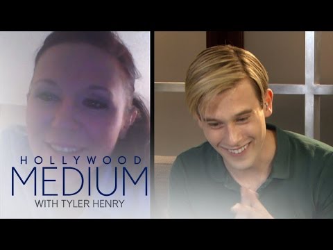 Tyler Henry Reads a Lucky "Hollywood Medium" Fan | Hollywood Medium with Tyler Henry | E!