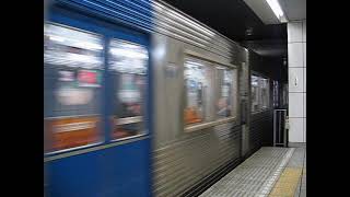 横浜市営地下鉄1000形の発車場面　2006年