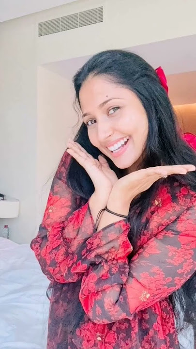 ඔයාලගේ ආසම කෙනා කවුද ❤️😍🥰#shalani_tharaka #sheshadri #yureninoshika #actress #saree #love