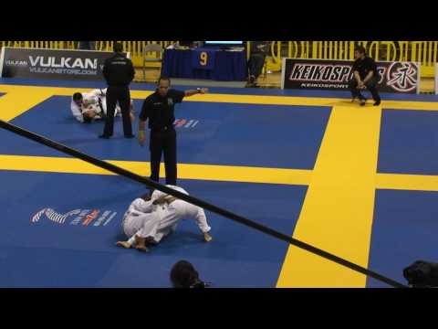 Koji Shibamoto in the WORLD JIU-JITSU CHAMPIONSHIP 2010 Mundials (Brown Belt Finals)