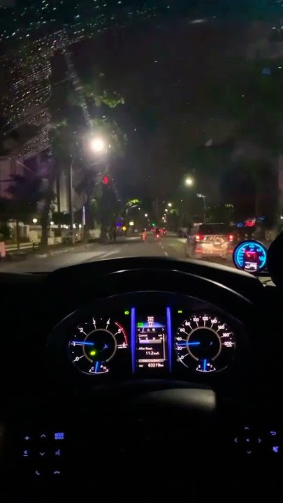 STORY WA.IG.FB BAWAH MOBIL FORTUNER DIMALAM HARI