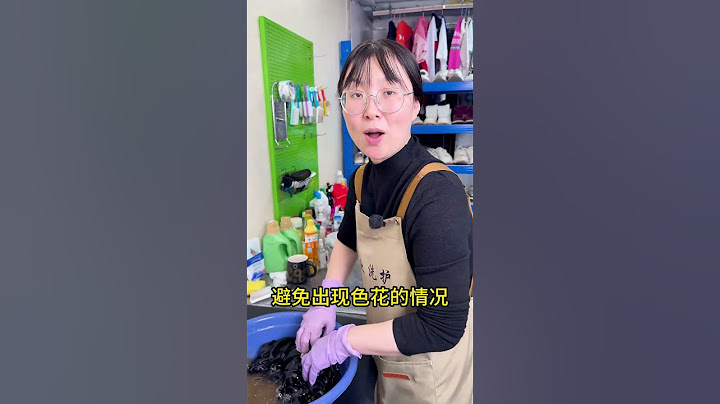 黑色衣服褪色泛白怎么办？别着急，小欣教你一招搞定！#衣服褪色 #小技巧 #生活小妙招 #洗衣服