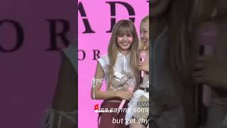 Something Makes Lisa Shy With Rose, They Are So Cute