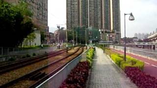 港鐵輕鐵第四代列車1112+1116(507)駛入河田站二號月台
