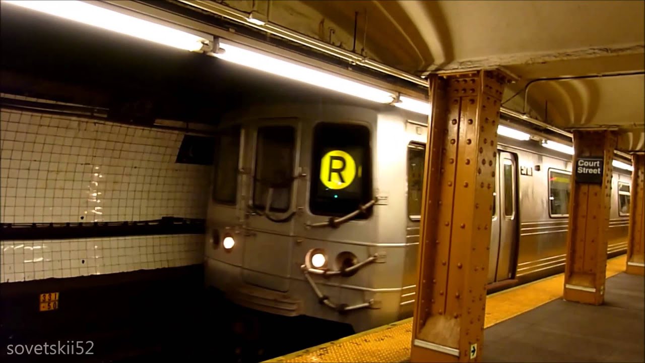 R46 R and R160 N, Q trains at Court Street - Borough Hall