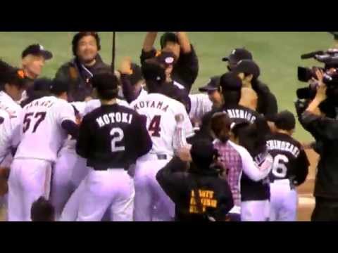 【巨人】ジャイアンツファンフェスタ2012 乱闘？ 出川哲朗 お約束 裸芸コント 鉄板の面白さ！  巨人vs黒バラ