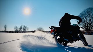 Выехал мотоциклом на лед / Bajaj boxer 150 / Зимой на мотоцикле 2025