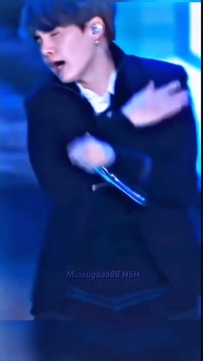 It's hurts so much🥺Yoongi shoulder injury 🤕 🥺😭 #suga #yoongi #bts