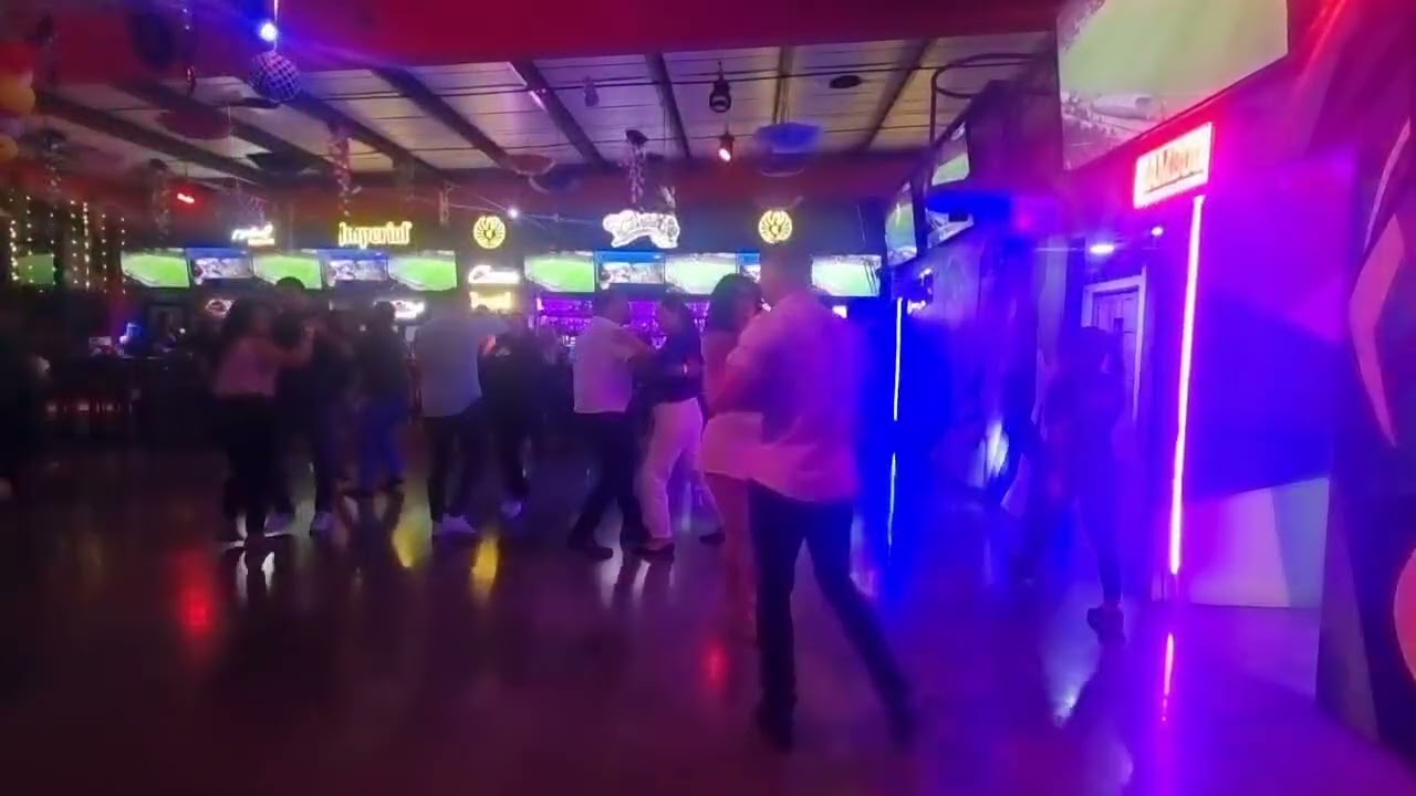 Cheers lindora castellano adrian y carmen