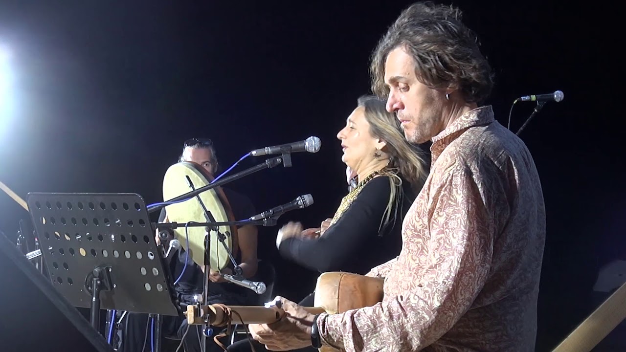 Живая земля. Живая земля слушать. Лайк хаус для группы. Живая земля слушать. Татьяна калмыкова певица ансамбля покровского.