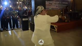 Pileuleuyan Paturay Tineung Sapu Nyere Pegat Simpay Sedih Tur Nalangsa