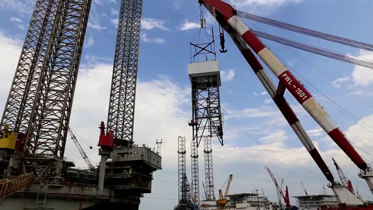 Rig 'Key Singapore' Derrick Installation At GlobalOne Yard YouTube
